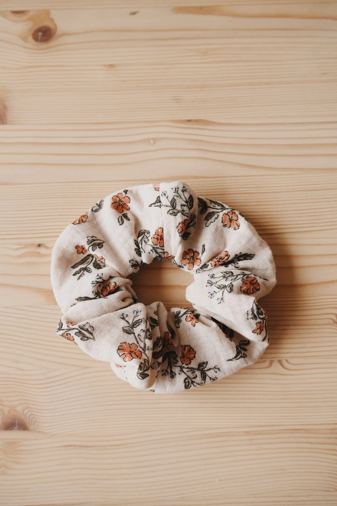scrunchie w kwiaty.jpg