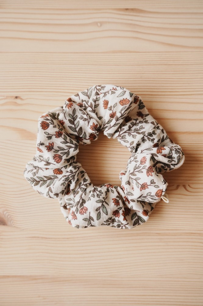 scrunchie w kwiaty.jpg