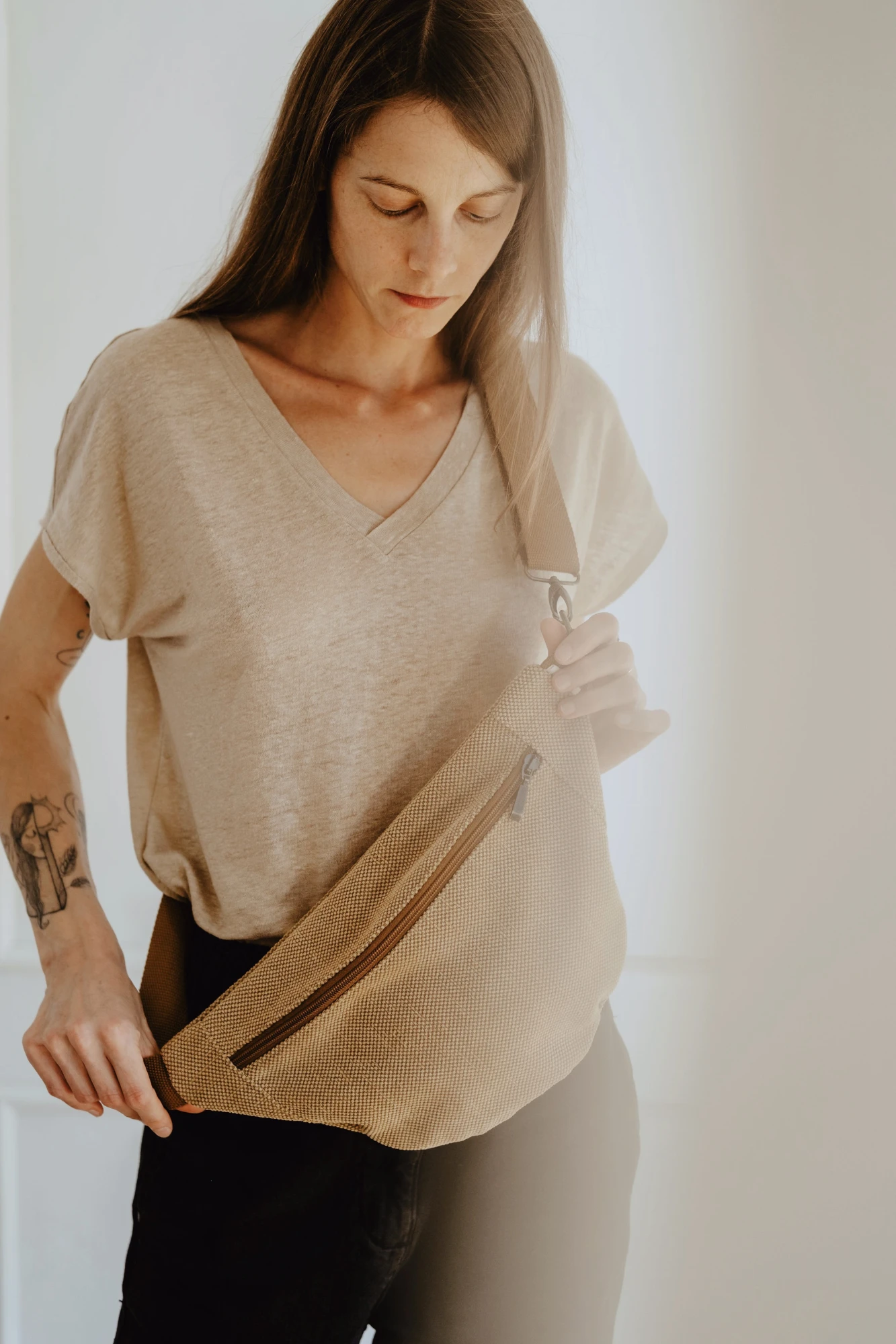 Minimalistyczna torba w naturalnym kolorze.jpg