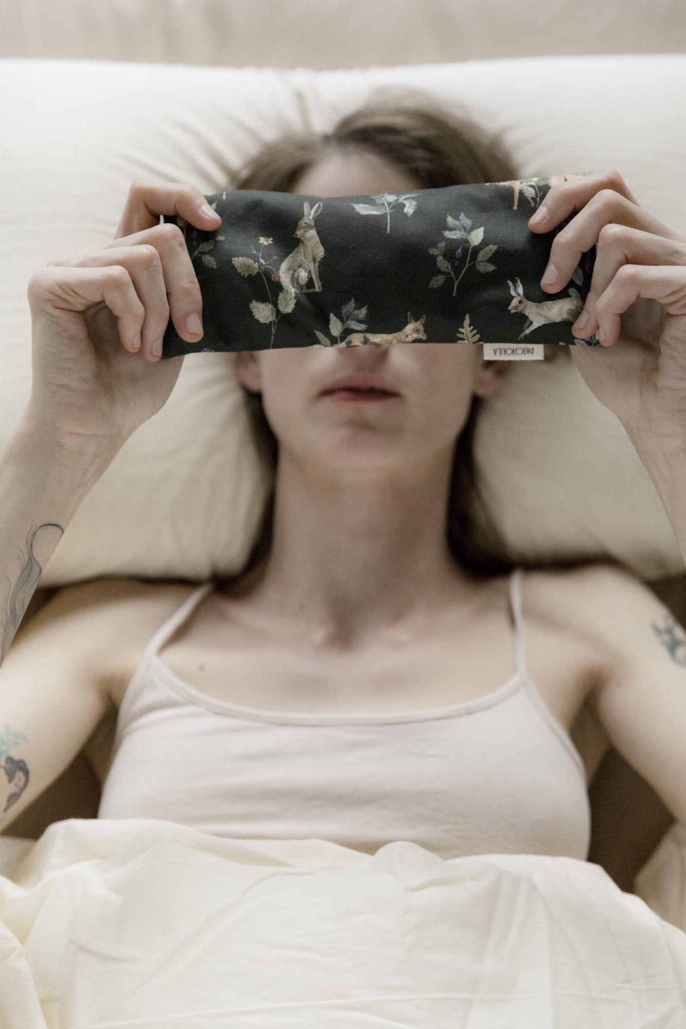 poduszka na oczy ułatwiająca zasypianie.jpg